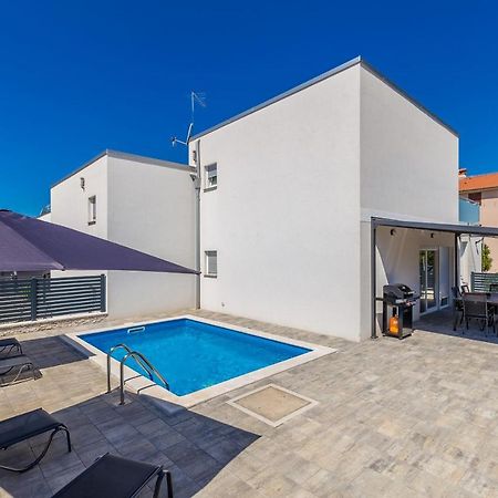 Holiday House Sunlight With Heated Pool Malinska Exterior photo