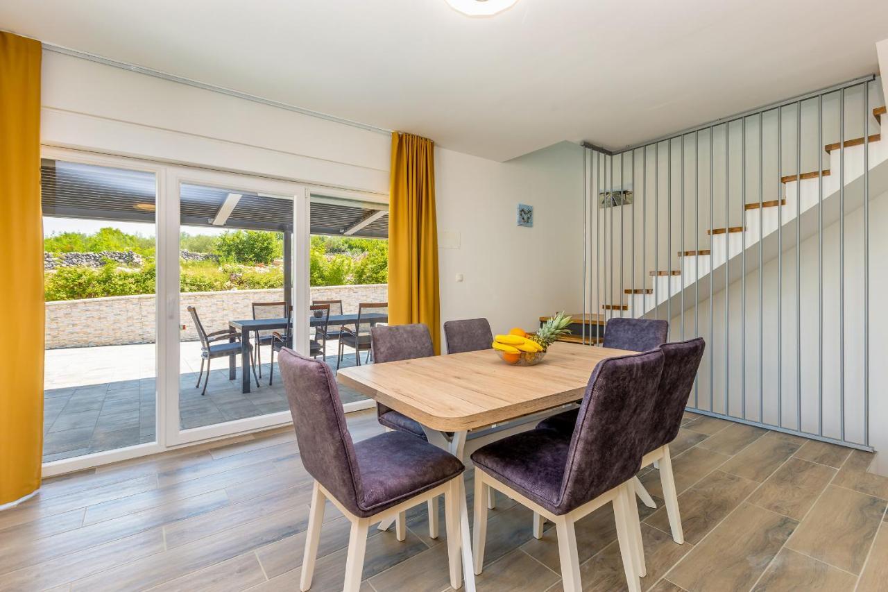 Holiday House Sunlight With Heated Pool Malinska Exterior photo