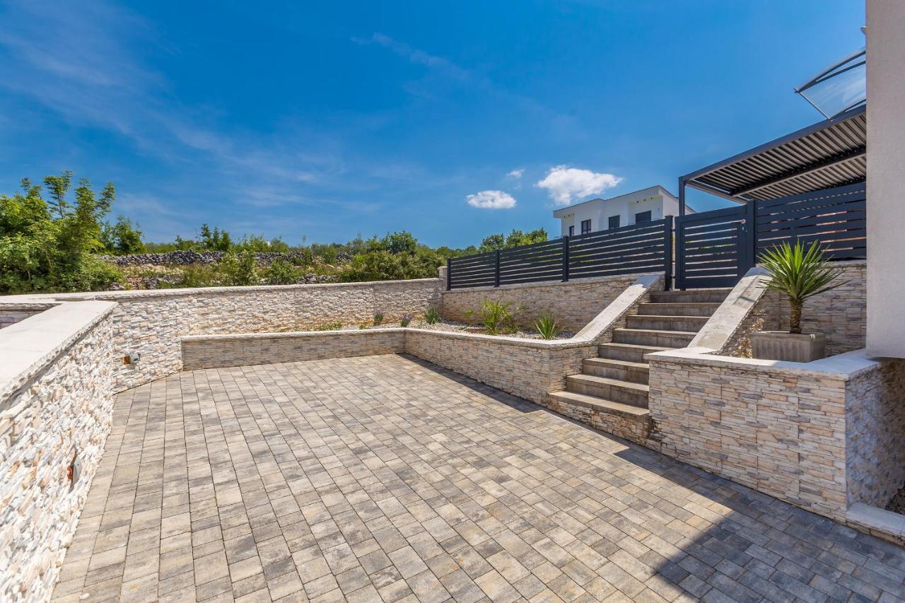 Holiday House Sunlight With Heated Pool Malinska Exterior photo
