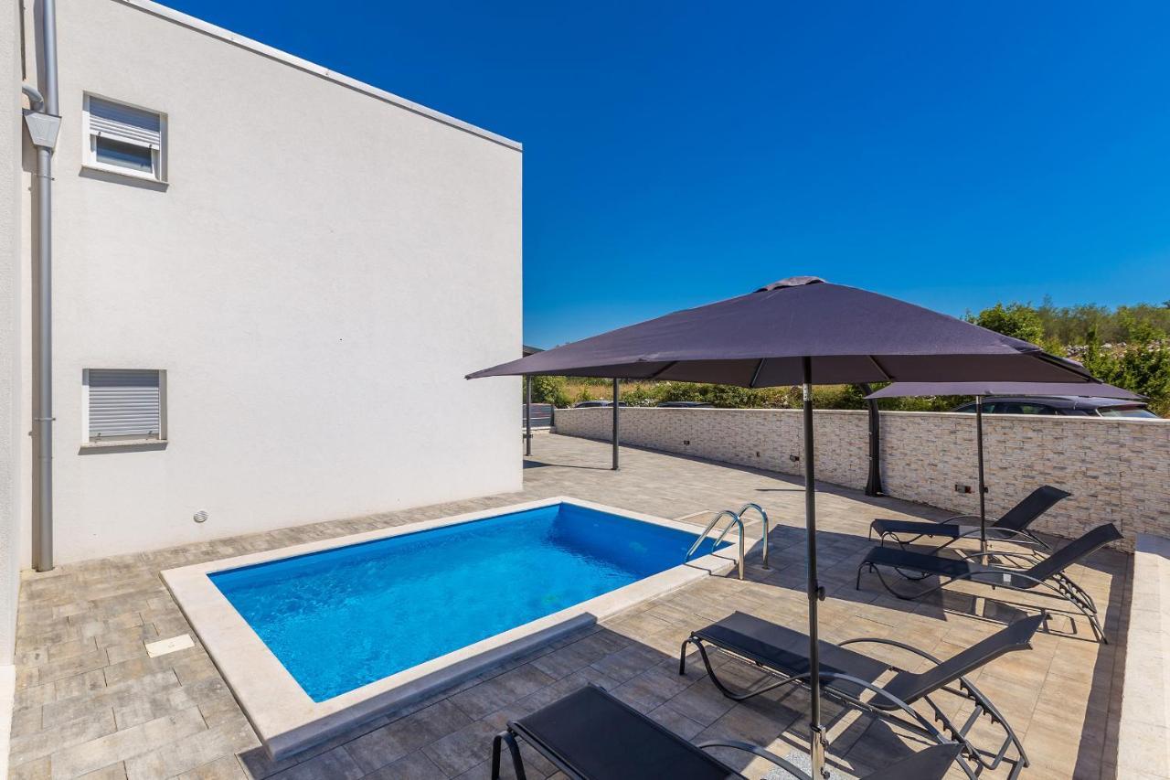 Holiday House Sunlight With Heated Pool Malinska Exterior photo