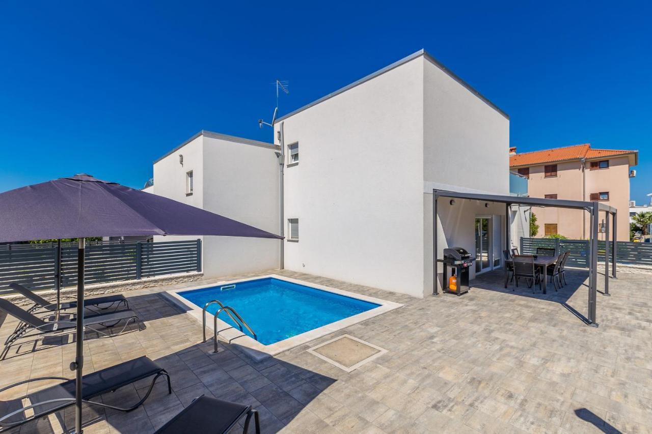 Holiday House Sunlight With Heated Pool Malinska Exterior photo