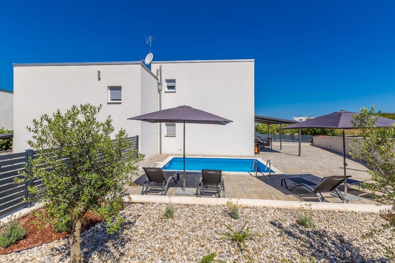 Holiday House Sunlight With Heated Pool Malinska Exterior photo